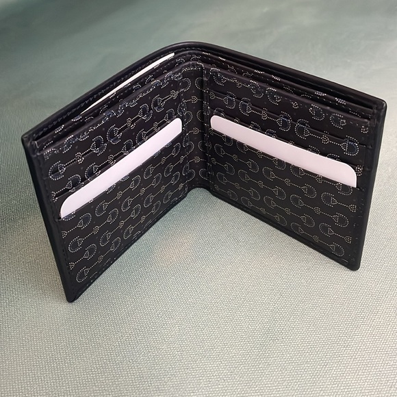 Authentic Gucci Bi-Fold Leather Wallet - Picture 5 of 11